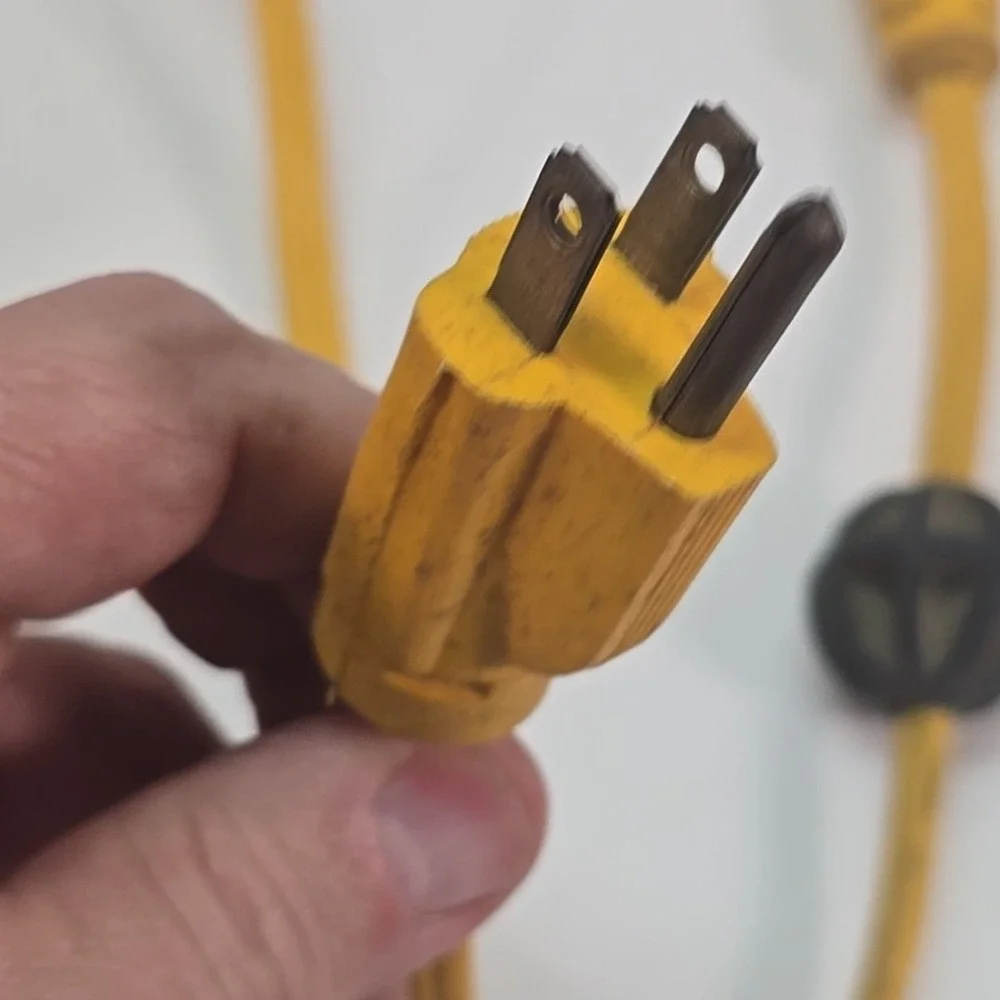 20 Ft. Retractable Cord Reel Needs Spring Reloaded Doesn't Retract.‎ Parts Only